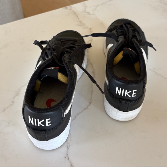 Nike Black and White Low-Top Sneakers - Picture 4 of 5